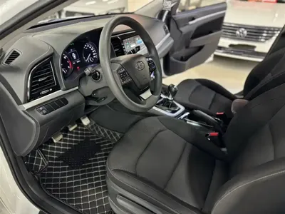 Hyundai Elantra 2016, 92000 км, за 3456.91 USD