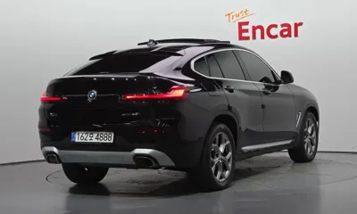 BMW X4 2022, 61945 км, за 27898.12 USD