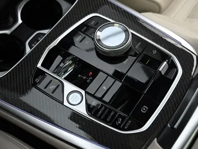 BMW X7 2025, 12390 км, за 81306.24 USD - фото 9