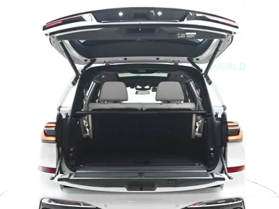 BMW X7 2025, 12390 км, за 81306.24 USD - фото 20