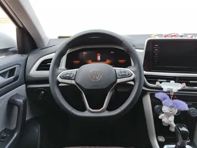 Volkswagen T-Roc 2023, 14600 км, за 17426.73 USD