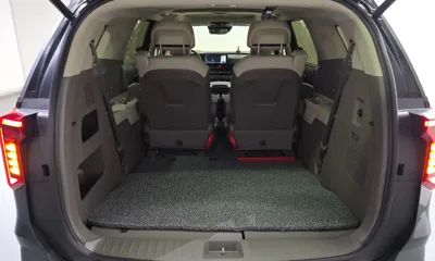 Kia Canival 2024, 3644 км, за 28586.3 USD - фото 33