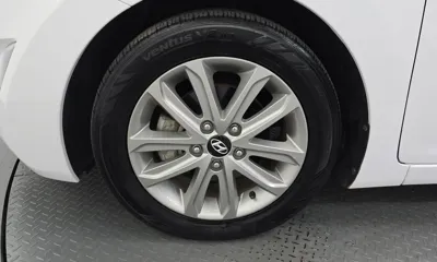 Hyundai Avante 2015, 58261 км, за 5382.7 USD