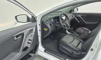 Hyundai Avante 2015, 58261 км, за 5382.7 USD - фото 10