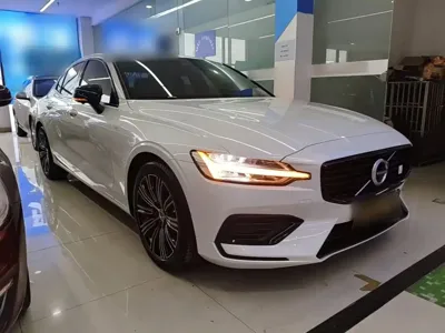 Volvo S60 2022, 49600 км, за 19998.83 USD
