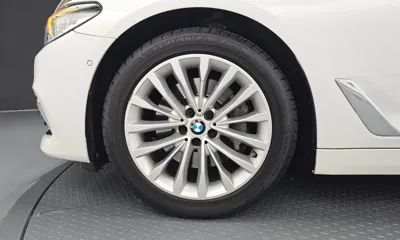 BMW 5-Series 2018, 121338 км, за 13121.96 USD