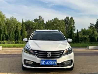 Baojun 310W 2017, 60000 км, за 2210.14 USD