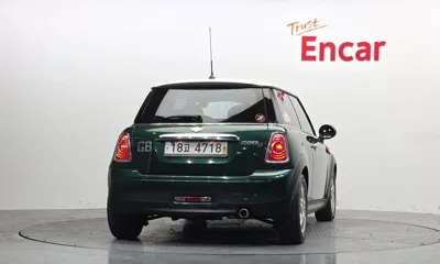 MINI Cooper 2013, 97298 км, за 2049.18 USD