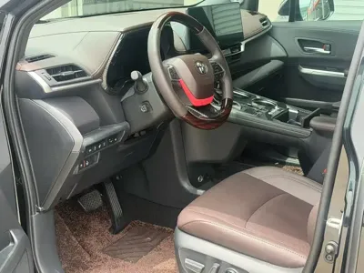 Toyota Sienna 2023, 66000 км, за 36388.18 USD - фото 7