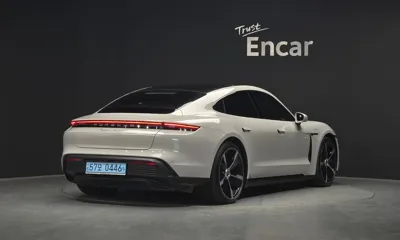 Porsche Taycan 2022, 45351 км, за 69705.97 USD