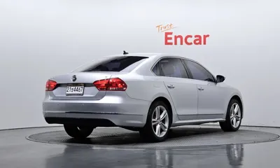 Volkswagen Passat 2013, 130677 км, за 2595.63 USD