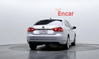 Volkswagen Passat 2013, 130677 км, за 2595.63 USD