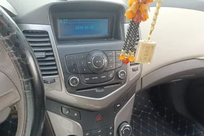 Chevrolet Cruze 2015, 98000 км, за 3199 USD - фото 13