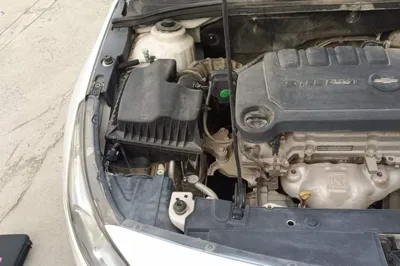 Chevrolet Cruze 2015, 98000 км, за 3199 USD - фото 23