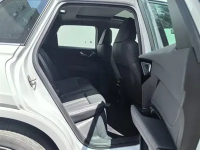 Audi Q4 e-tron 2025, 12300 км, за 21123.96 USD - фото 11