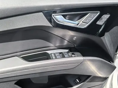 Audi Q4 e-tron 2025, 12300 км, за 21123.96 USD - фото 15