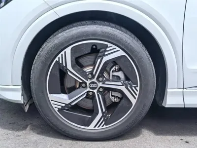 Audi Q4 e-tron 2025, 12300 км, за 21123.96 USD - фото 18