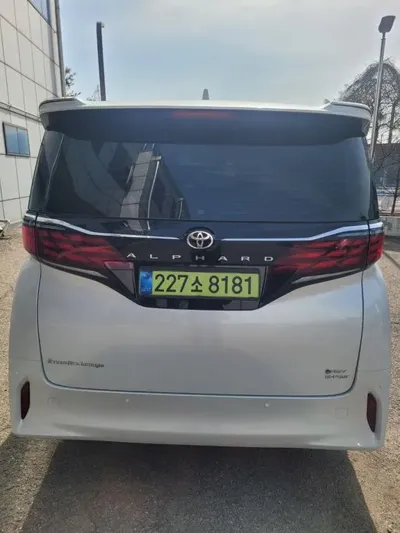 Toyota Alphard 2025, 21800 км, за 65146.61 USD