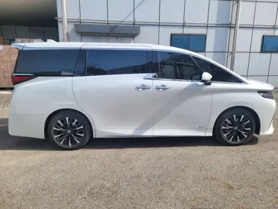 Toyota Alphard 2025, 21800 км, за 65146.61 USD
