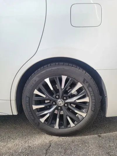 Toyota Alphard 2025, 21800 км, за 65146.61 USD