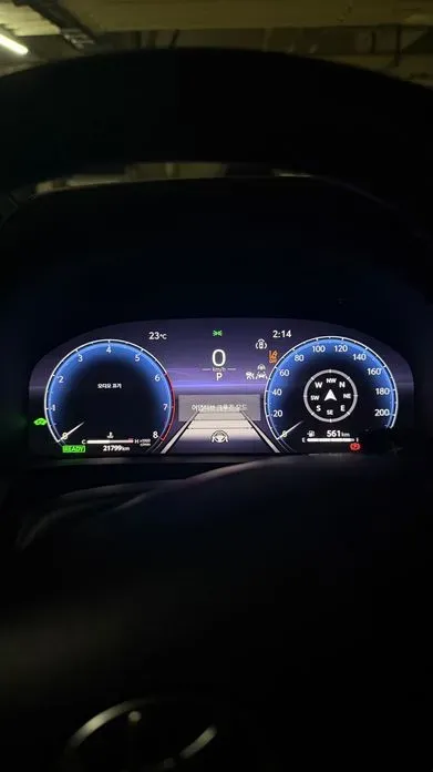 Toyota Alphard 2025, 21800 км, за 65116.86 USD - фото 8