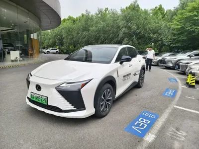 Lexus RZ 2023, 41000 км, за 22807.09 USD