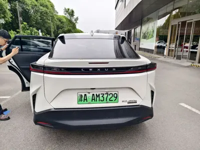 Lexus RZ 2023, 41000 км, за 22807.09 USD