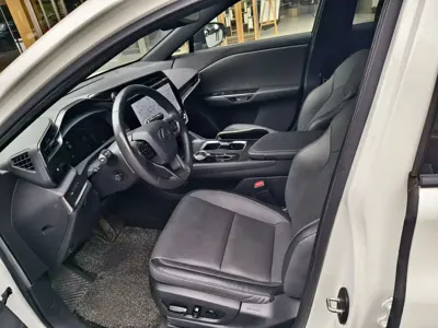 Lexus RZ 2023, 41000 км, за 22807.09 USD - фото 7
