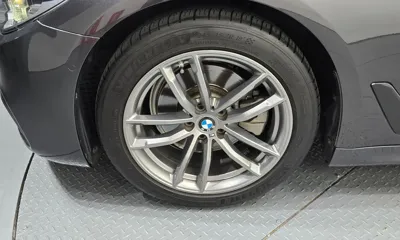 BMW 5-Series 2018, 140946 км, за 14113.17 USD