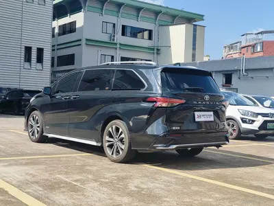Toyota Granvia 2023, 34000 км, за 33539.43 USD