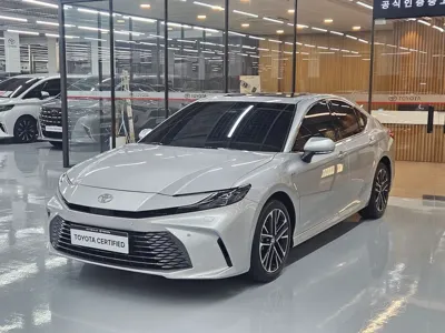 Toyota Camry · 2025 год