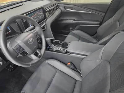 Toyota Camry 2025, 6003 км, за 28410.96 USD - фото 10