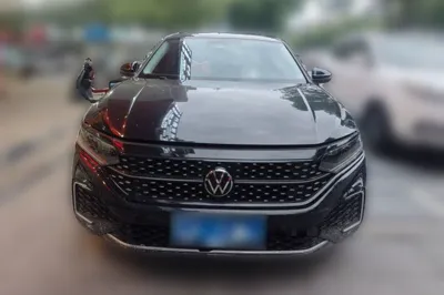 Volkswagen Passat 2023, 49200 км, за 16184 USD