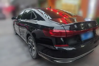 Volkswagen Passat 2023, 49200 км, за 16184 USD