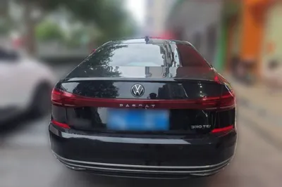 Volkswagen Passat 2023, 49200 км, за 16184 USD