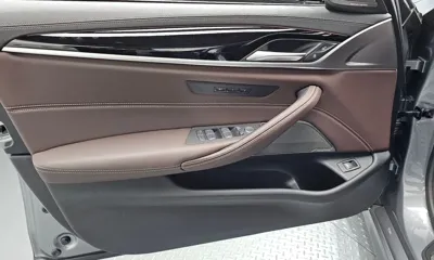 BMW 5-Series 2023, 55067 км, за 29250.83 USD - фото 24