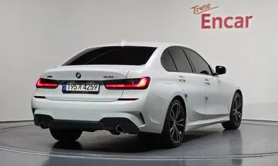 BMW 3-Series 2022, 54088 км, за 22924.32 USD