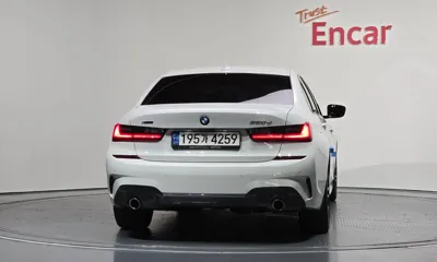 BMW 3-Series 2022, 54088 км, за 22924.32 USD
