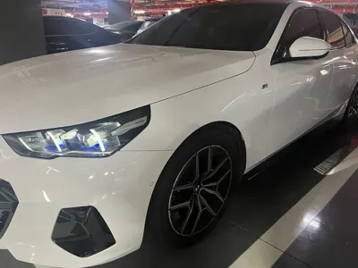 BMW 5-Series 2025, 9400 км, за 41604.35 USD - фото 4