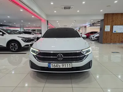 Volkswagen Jetta 2023, 49927 км, за 18054.76 USD