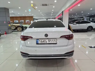 Volkswagen Jetta 2023, 49927 км, за 18054.76 USD