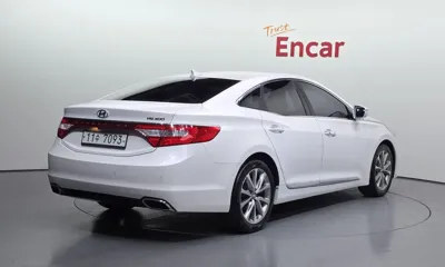 Hyundai Grandeur 2015, 120949 км, за 4553.74 USD