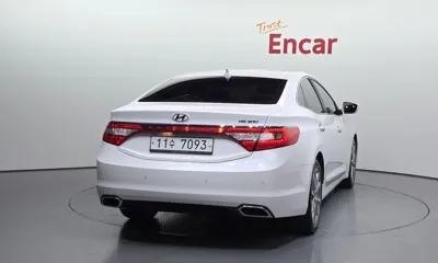 Hyundai Grandeur 2015, 120949 км, за 4553.74 USD