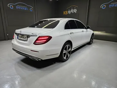 Mercedes-Benz E-Class 2018, 126271 км, за 13348.96 USD