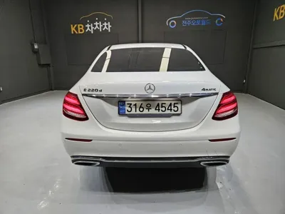Mercedes-Benz E-Class 2018, 126271 км, за 13348.96 USD