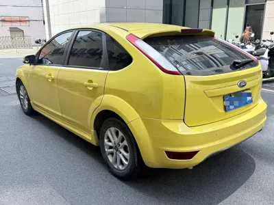 Ford Focus 2013, 130000 км, за 2014.9 USD