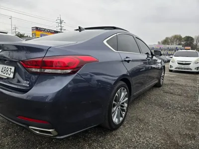 Hyundai Genesis 2016, 135411 км, за 8074.04 USD