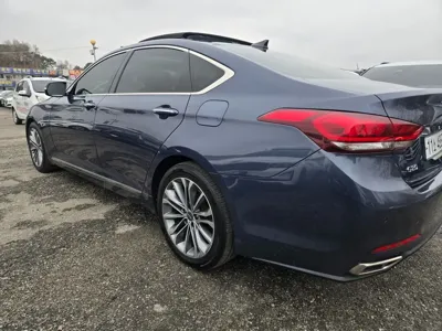 Hyundai Genesis 2016, 135411 км, за 8074.04 USD