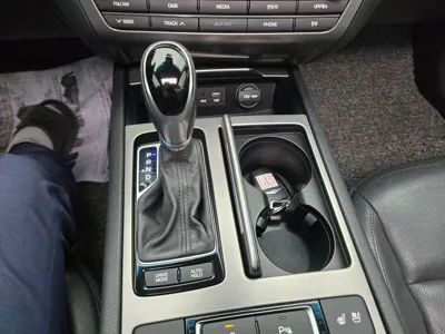 Hyundai Genesis 2016, 135411 км, за 8074.04 USD - фото 7