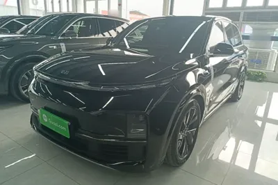 Li Auto L8 · 2023 год
